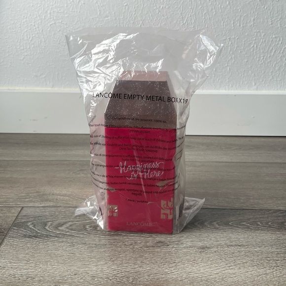 Lancôme Paris Eiffel Tower Empty Metal Box. - Picture 4 of 10